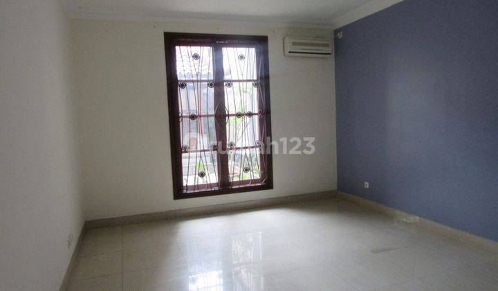 A 2 storey, 4 bedroom, stand alone house located in Cilandak, Jakarta with 3 bathrooms, a pool and a yard. 2