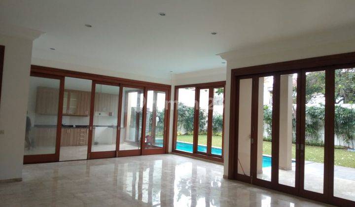 A 2 storey, 6 bedroom, stand alone house located in Cipete, Jakarta with 5 bathrooms, 1 study, a pool and a yard. 1