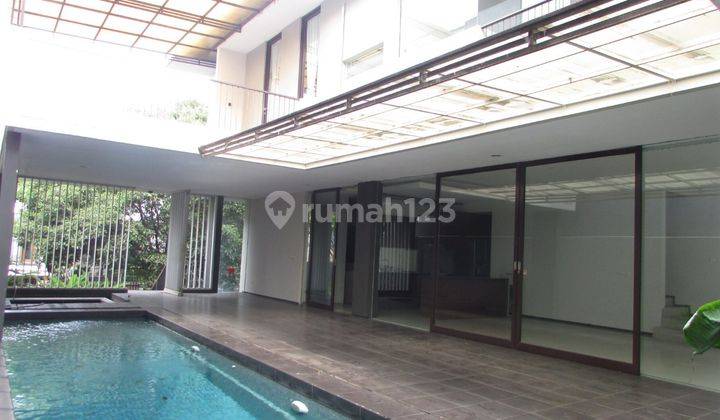 A 2 storey, 4 bedroom, stand alone house located in Pondok Indah, Jakarta with 4 bathrooms, a pool and a yard. 2