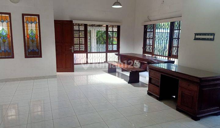 A 2 Storey, 3 Bedroom, Compound House Located In Cilandak, Jakarta With A Shared Pool And A Yard. 2