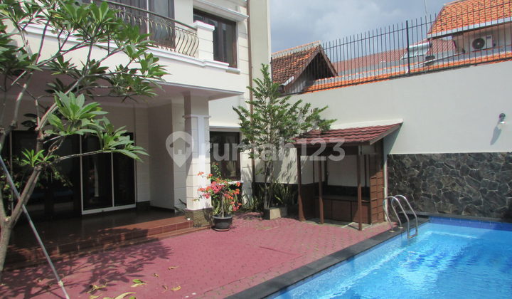 For Rent Standalone House 4 BR 33 BT with Swimming Pool at Menteng Jakarta Pusat 2