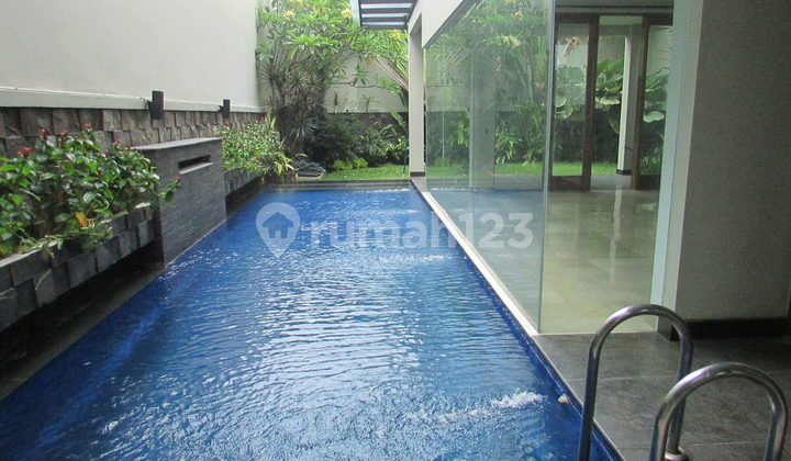 For Rent Cmpound House 4 Bedroom With Swimming Pool  at Kemang Jakarta Selatan 