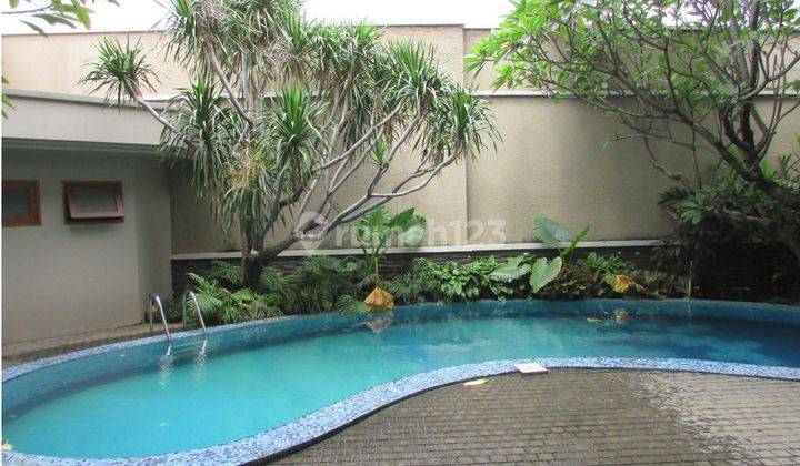 A 2 storey, 4 bedroom, stand alone house located in Pondok Indah, Jakarta with 4 bathrooms and a pool. 2