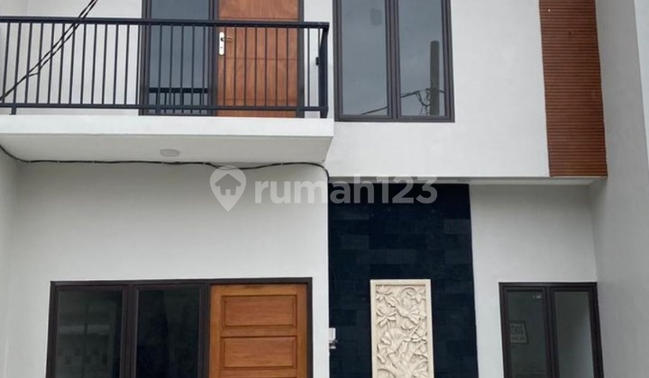 Sell 2-Story Move-In Ready House, Strategically Located and Flood-Free in Malaka Jaya Cilincing, North Jakarta 2