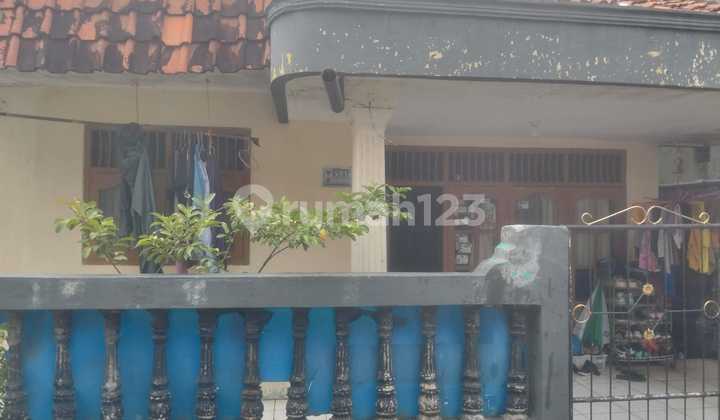 Rumah Strategis Hook Gili Samping Jakarta Barat