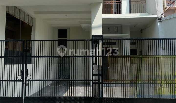 Rumah Cantik Siap Huni Taman Cosmos Jakarta Barat