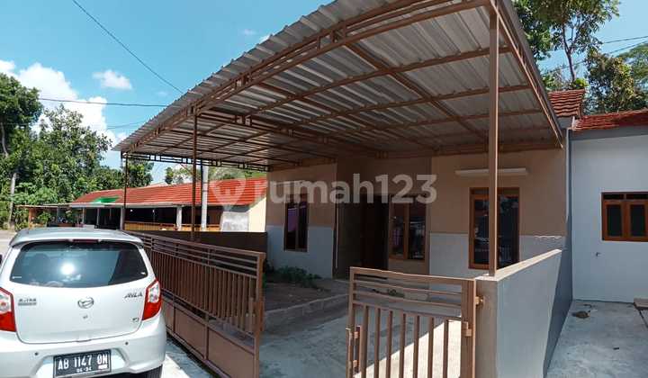 Rumah Modern Ada Carport Kanopi Dan Pagar Dekat Kalasan  1