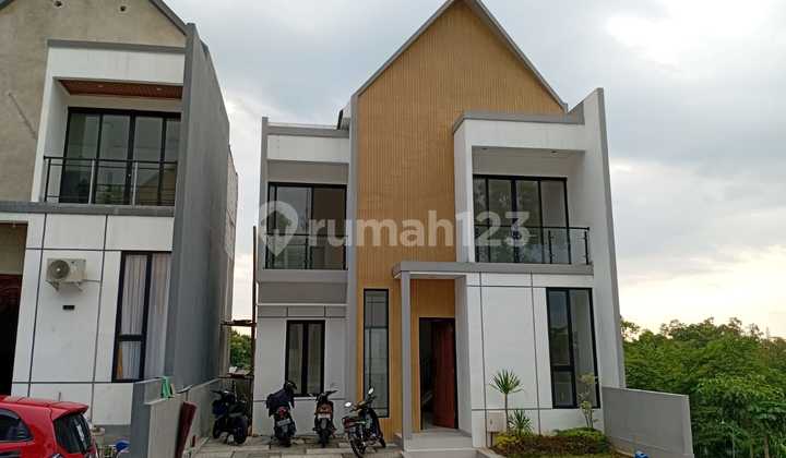 Rumah Mewah 2 Lantai View Pegunungan Dekat Kampus Umy