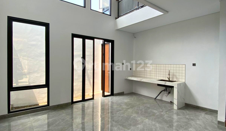 Luxury 2-Story Residence in Ngaglik Sleman with Quick Access to Pakuwon Mall Jogja 2