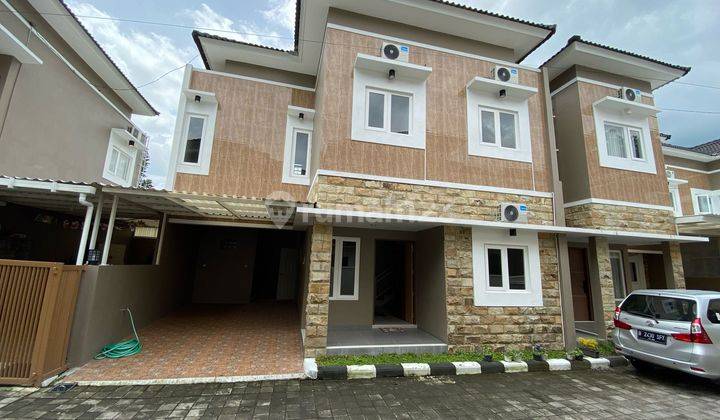 DIJUAL RUMAH 2LT SIAP HUNI DI JOGJA UTARA DEKAT SMAN 2 NGAGLIK 1