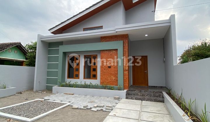 Beautiful Residence Spacious Carport Near Prambanan Temple Tourist Attraction Beautiful Residence Spacious Carport Near Prambanan Temple Tourist Attraction