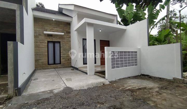 RUMAH MODERN LAHAN LUAS DI SLEMAN UTARA DEKAT JL TURI  1