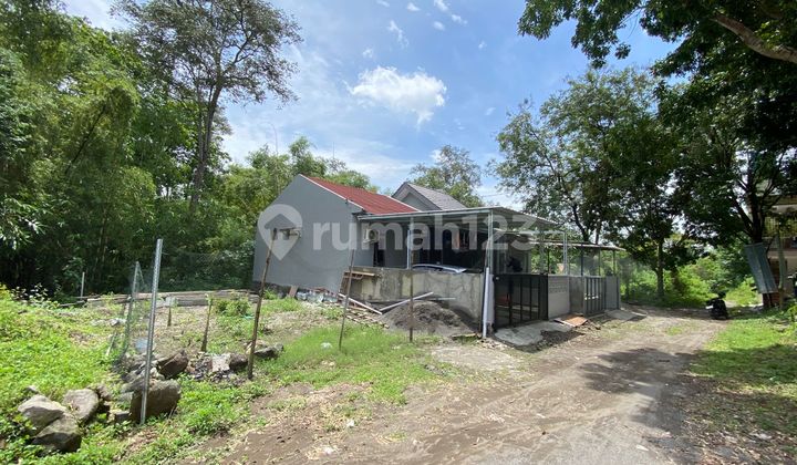 Affordable House in a Beautiful Environment Near Maguwoharjo Stadium 2