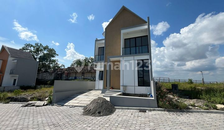 Rumah Mewah 2 Lantai View Pegunungan Dekat Kampus Umy