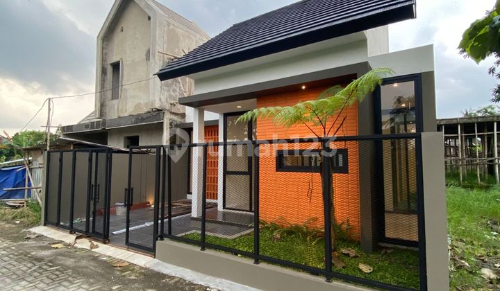 Experience the Sensation of a Charming Villa Amidst Green Rice Fields - A Beautiful Villa Ready to Occupy, Around 700 Million with Certificate in Hand, Location Near Jl. Kaliurang KM 11. 1