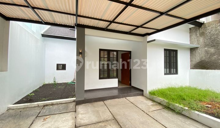 Minimalist House with Canopy in Sleman Near Sman 1 Seyegan