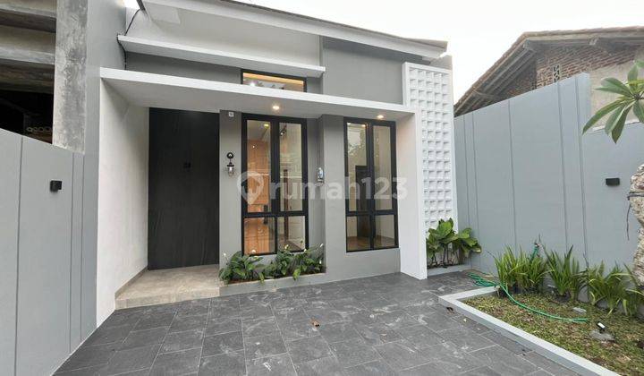 RUMAH DESAIN MODERN DALAM CLUSTER DI JOGJA BARAT 800JTan 1