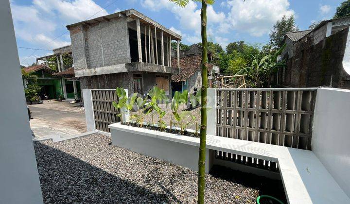 Rumah Modern Tropis 400JTan Dekat Jl Kaliurang Km 12 2