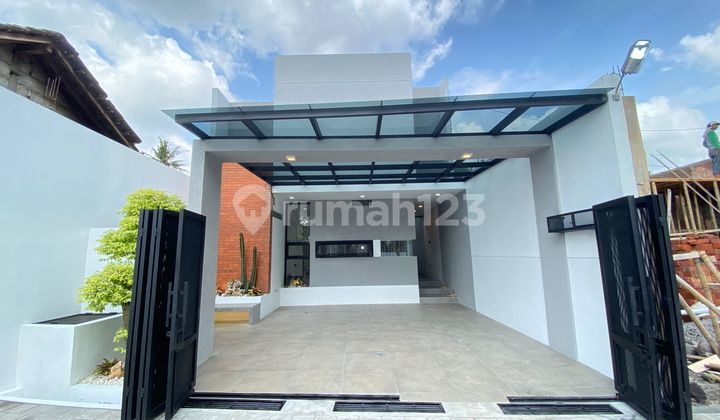 Eksklusif! Rumah Industrial Mewah Dekat Uii Kaliurang, Carport Luas 2 Mobil Eksklusif! Rumah Industrial Mewah Dekat Uii Kaliurang, Carport Luas 2 Mobil