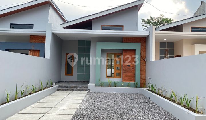 Rare Opportunity! Starting at 626 Million, Get a Beautiful Home with Garden & Backyard Just 3 Minutes to the City! 1