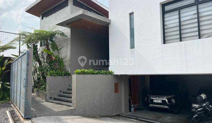 Rumah Mewah Moderen Konetenporer di Jl Kaliurang km 13,5 2