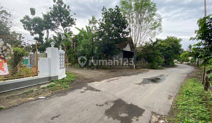 Rumah Murah di Seyegan Lahan Luas Dekat Jl Selokan Mataram 4