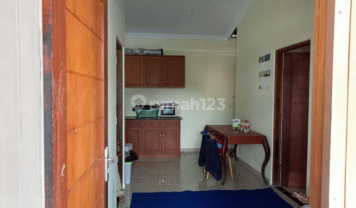 Rumah Modern Desain Menarik Ada Kanopi Pagar di Prambanan 3