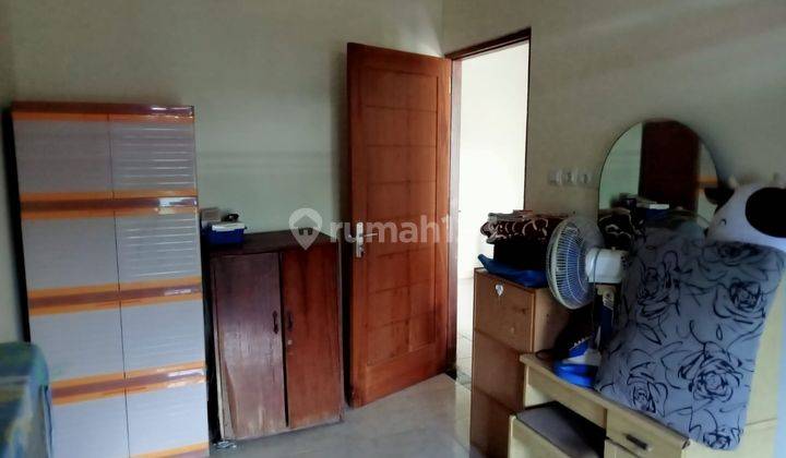 Rumah Modern Desain Menarik Ada Kanopi Pagar di Prambanan 9