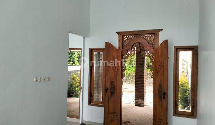 Rumah Open Space Limasan Ada Kolam Dekat Pintu Tol Manisrenggo 4