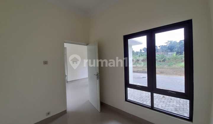 Rumah 2 Lantai Modern Dinding Bata Ekspose Dekat Jl Jogja Solo 6