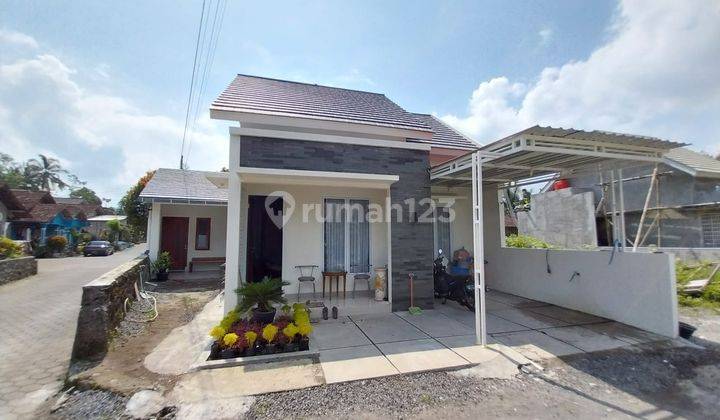 Rumah Modern Tropis di Jl Magelang Lahan Luas Bisa Dikembangkan 1