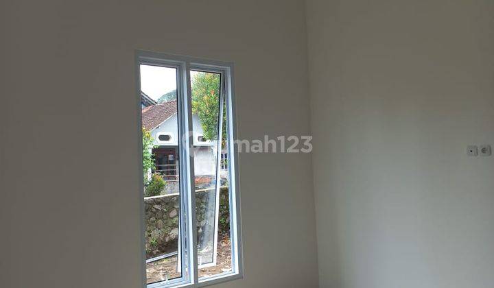 Rumah Modern Tropis di Jl Magelang Lahan Luas Bisa Dikembangkan 3
