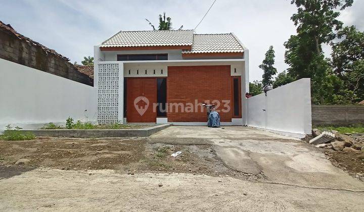 Hunian Modern Etnik Tanah Luas Dan Hook di Prambanan Asri 2