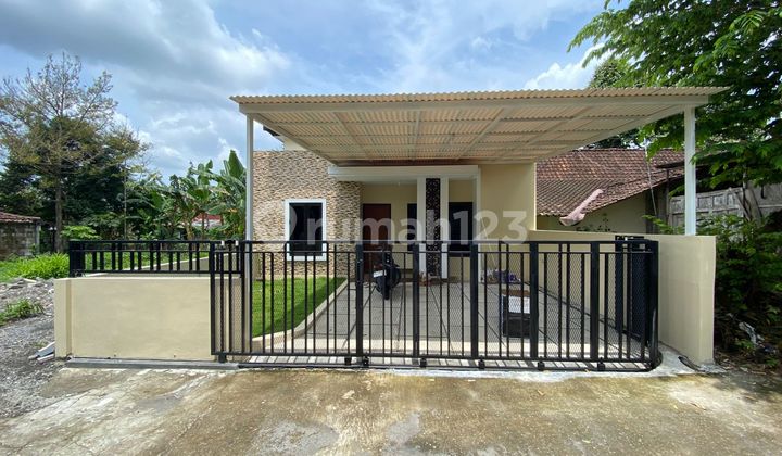 Minimalist House in a Lush Environment in Seyegan, Near Jl Kebon Agung