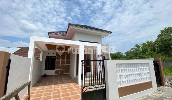 Ready-to-Occupy, Spacious, and Modern House in East Sleman, 10 Minutes to Hermina Hospital
