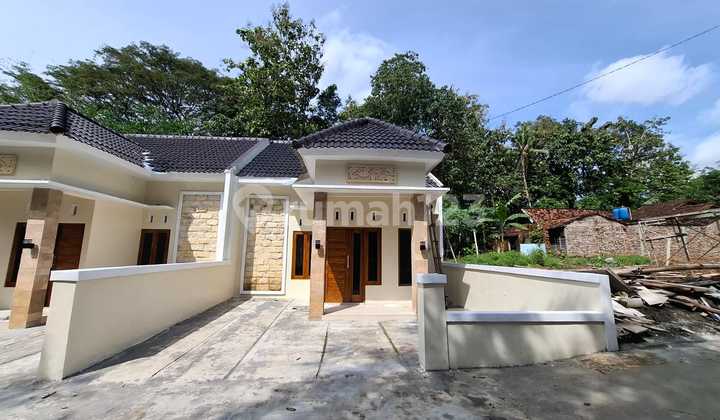 House 350 Million Wide Land in West Sleman, 5 Minutes to Godean Street KM 15 House 350 Million Wide Land in West Sleman, 5 Minutes to Godean Street KM 15