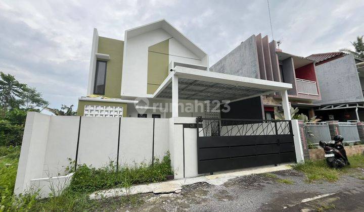 Rumah Cantik 2 Lantai Siap Huni 900 Jt An di Lokasi Strategis Ngemplak, SHM Dan Pbg Ready 1