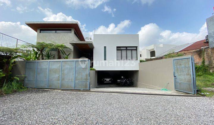 Rumah Mewah Moderen Konetenporer di Jl Kaliurang km 13,5 1