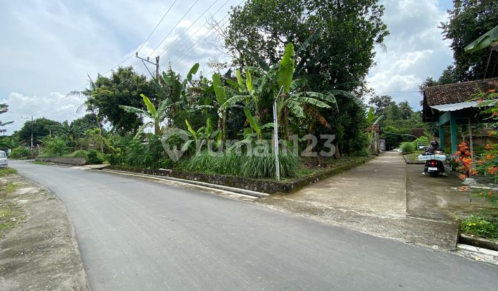Minimalist House in a Lush Environment in Seyegan, Near Jl Kebon Agung 2