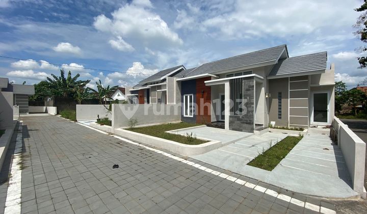 Spacious Type 50 House in East Sleman, Price 500 Million and Up, Ready for Mortgage (KPR)