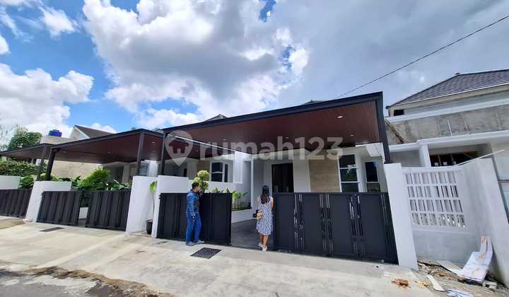 Rumah Minimalis Full Pagar & Canopi di Sleman Utara, 3 Menit Dari Jl Tajem