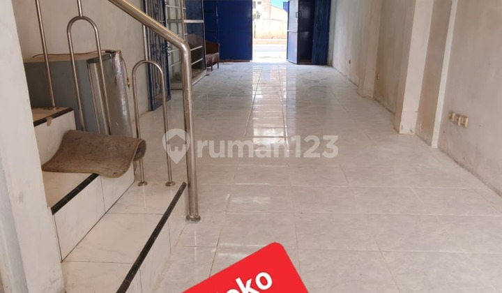 For Quick Sale, Strategic Row House with Basement, Ideal for Workshop in Kalimalang. 2