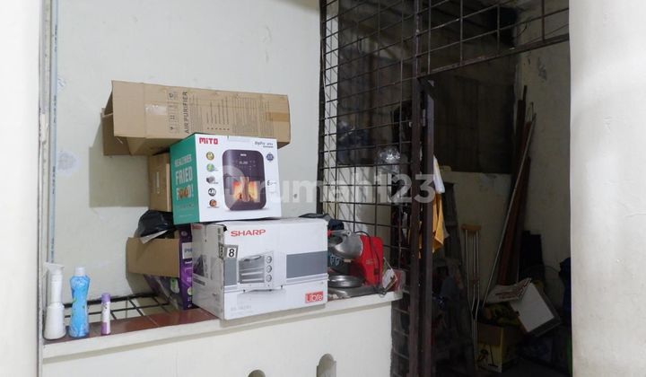 3-Story House in Jelambar, Neat and Affordable, West Jakarta 2