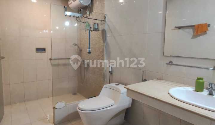 Rumah Besar Greenville Lt 257m2 2 Lantai Nego sampai jadi 2