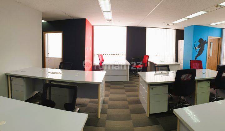 Unit Kantor Furnished Kondisi Bagus di Menara Thamrin 2