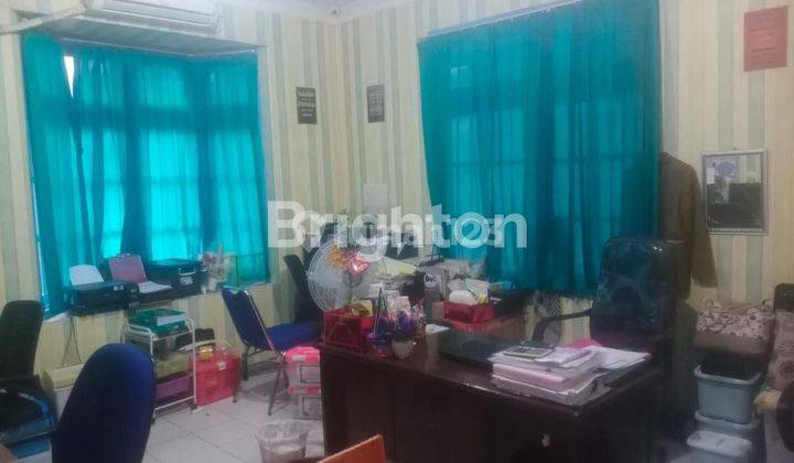 rumah luas cocok untuk buat kantor dan gudang  2