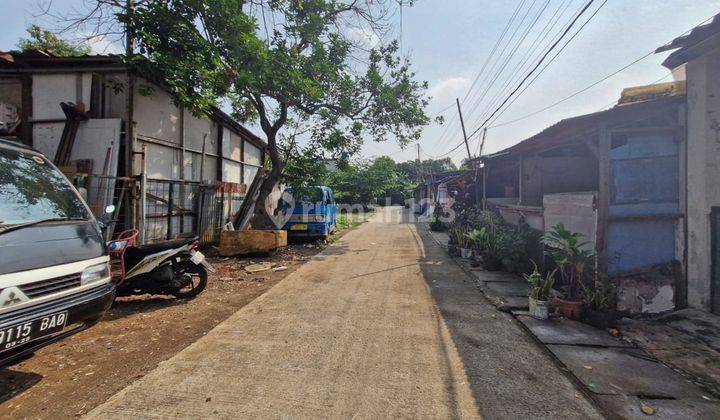 Di  Rumah kontrakan  2 dua pintu di Jl Yayasan Pangkalan Jati Cinere Depok 1