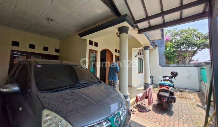 Di  Rumah di  JL Kavling Munggang  Griya  Bintara Indah  Bekasi Timur 2