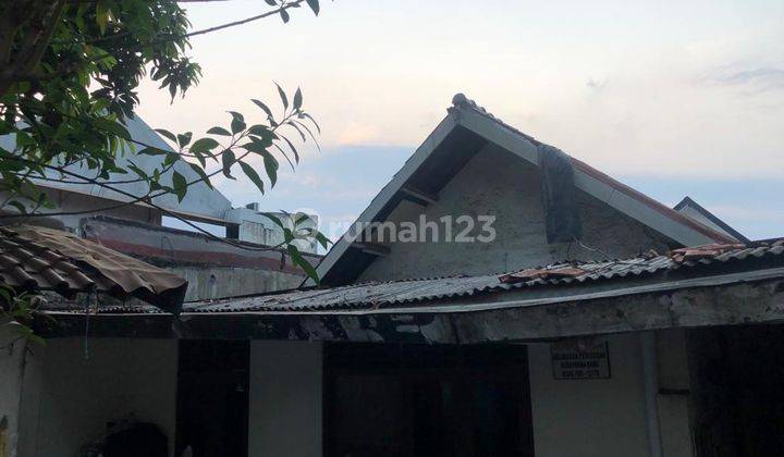 Di  Rumah tua hitung tanah, lokasi strategis pinggir jalan cocok untuk usaha di Jalan Cikajang, Kebayoran Baru, Jakarta Selatan. 2