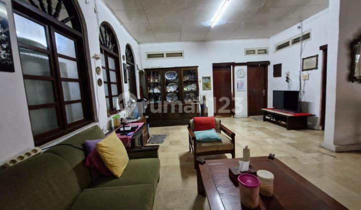 Di Jual Rumah tua hitung tanah lokasi area tenang dan strategis strategis di Jl. Kerinci Gunung, Jakarta Selatan